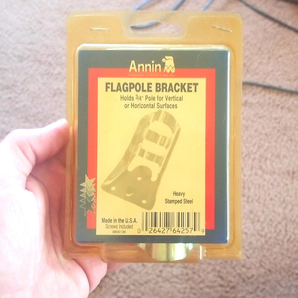 Flagpole bracket